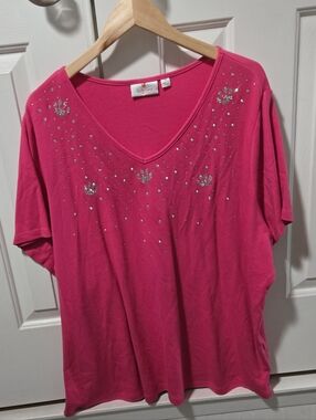 Quacker Factory Hot Pink Short Sleeve V‑Neck Tee with Dog Paw Rhinestone Detail